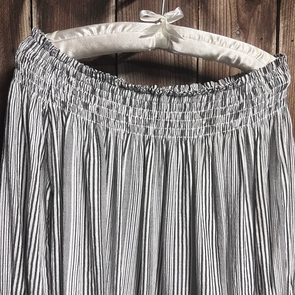 Evereve Sydney Stripe Off The Shoulder Blue & White Flowy Blouse Top Sz S - Picture 11 of 13